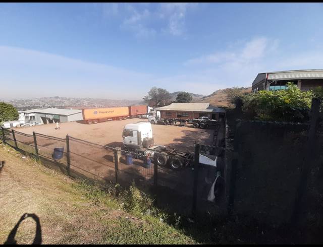 1,660M² INDUSTRIAL YARD TO LET IN WESTMEAD